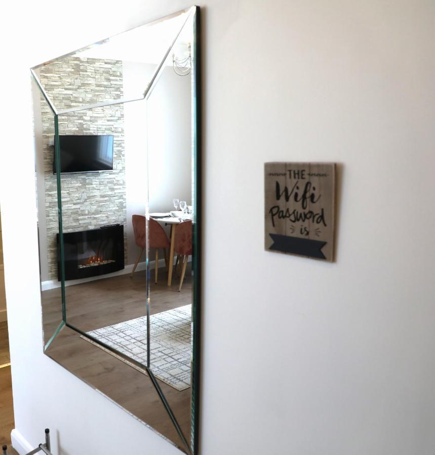 Amprenta Apartment - Gorgeous Interior Designed 1 Bedroom Home บอร์นมัธ ภายนอก รูปภาพ