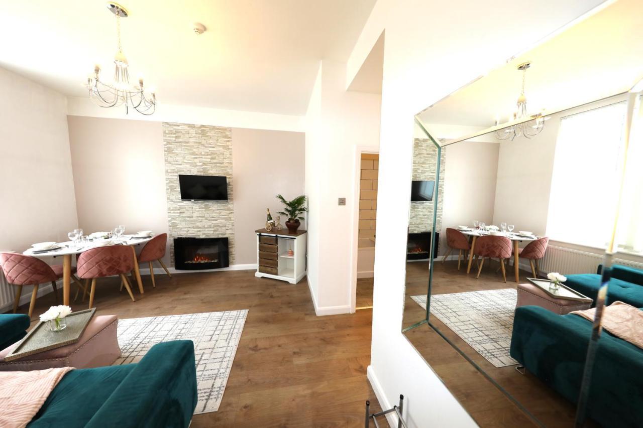Amprenta Apartment - Gorgeous Interior Designed 1 Bedroom Home บอร์นมัธ ภายนอก รูปภาพ