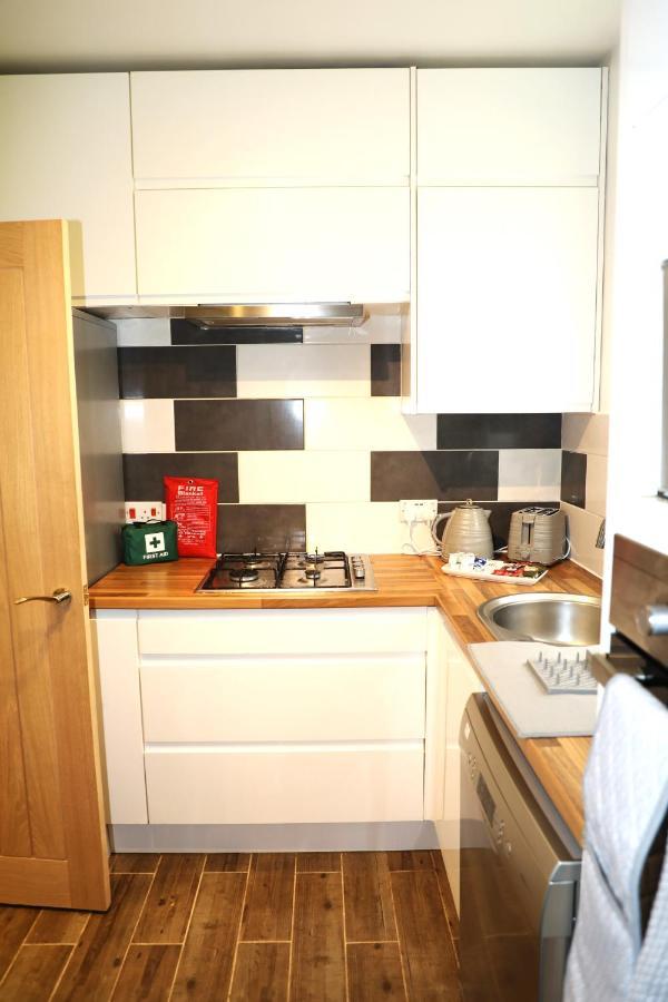 Amprenta Apartment - Gorgeous Interior Designed 1 Bedroom Home บอร์นมัธ ภายนอก รูปภาพ