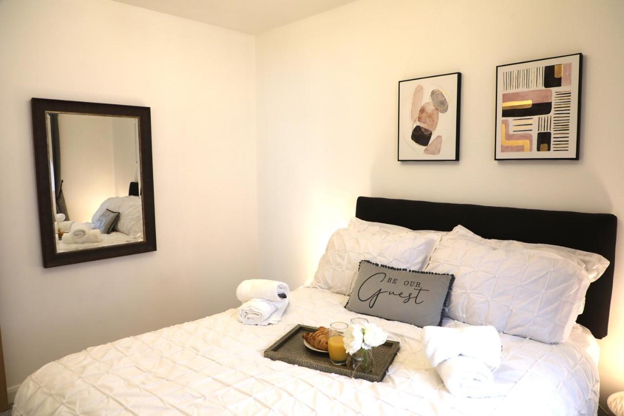 Amprenta Apartment - Gorgeous Interior Designed 1 Bedroom Home บอร์นมัธ ภายนอก รูปภาพ
